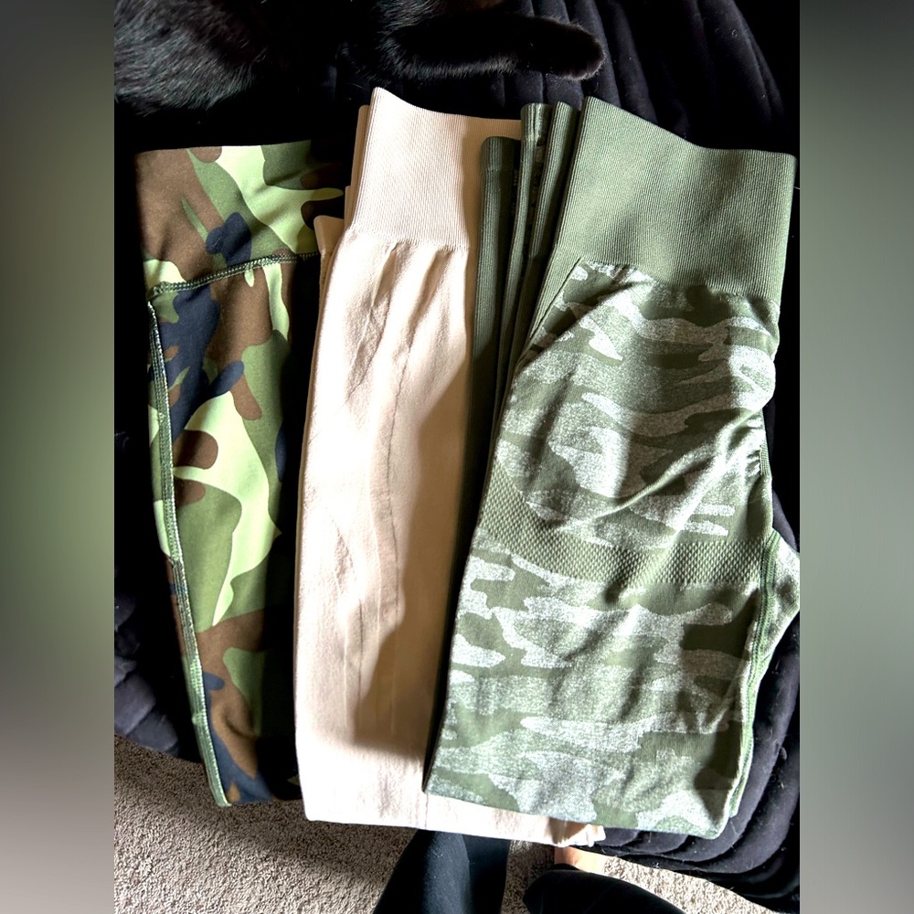 Women’s leggings size Small.
